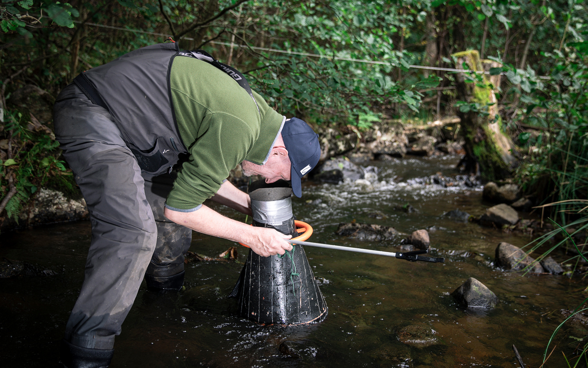 On the lookout for river pearl mussels.
Photo: Mathias Arnham