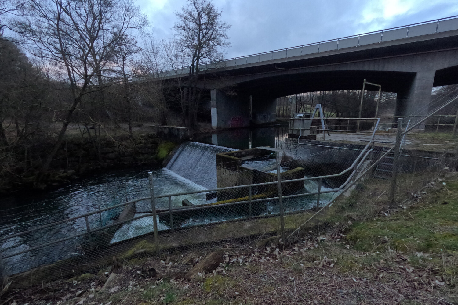 Pågående avsänking av Görarpsdammen.