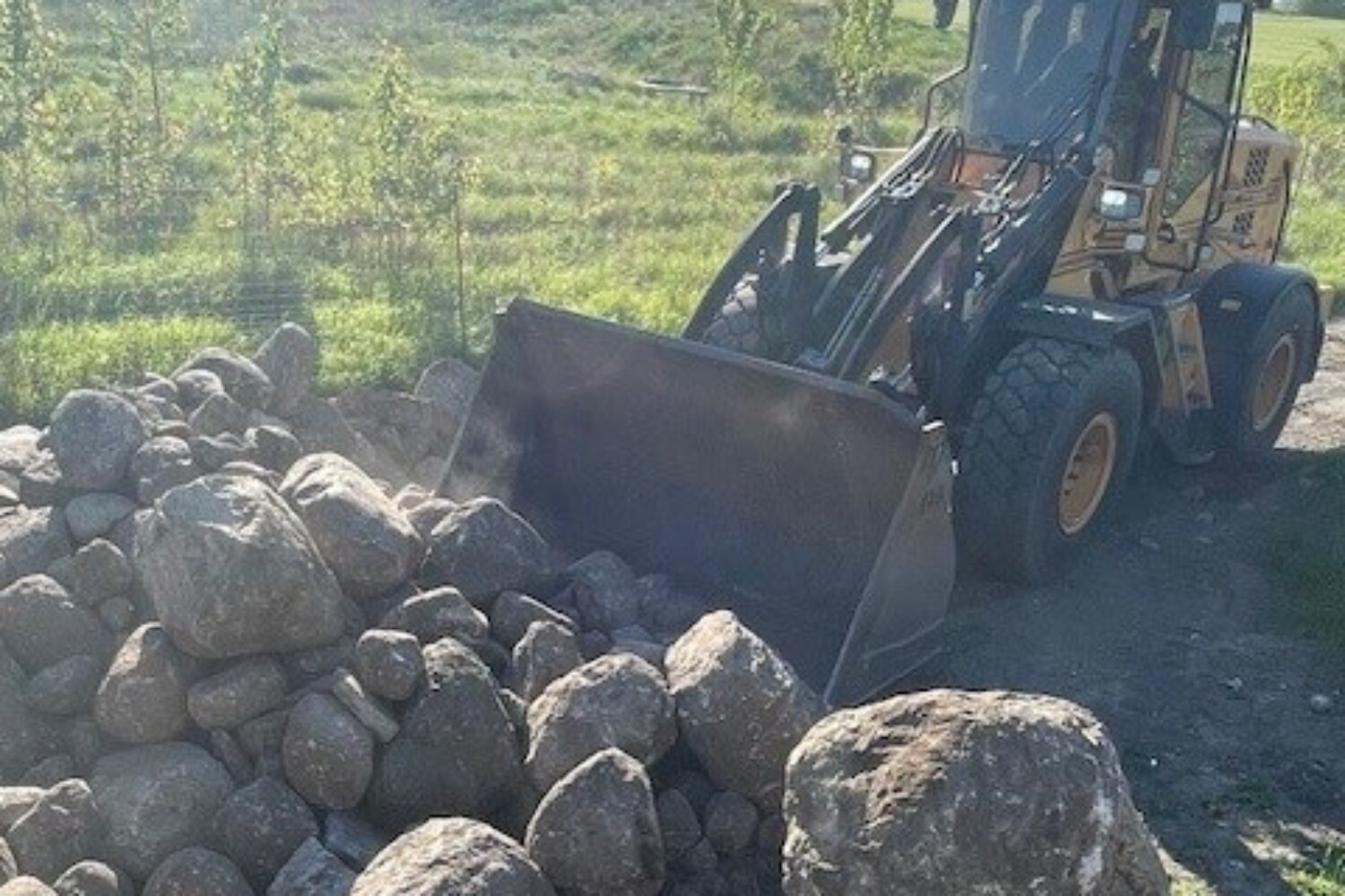 Lastning av sten på Barsebäcks gods. Foto: Johan Wigrup